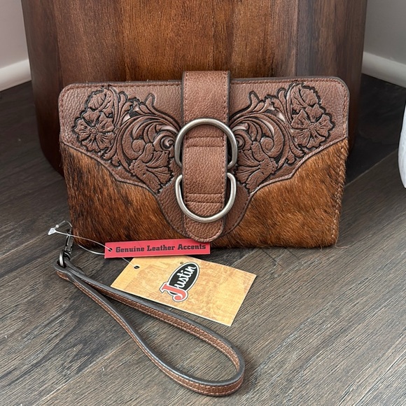Justin Boots Wristlet/wallet,hair hide,bone,inlay, magnetic close,multisection - Picture 1 of 10